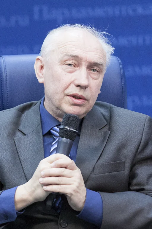 Кандидат исторических наук, доцент, член научно-методического совета РосНОУ, член Совета факультета бизнес-технологий в туризме, член правления Общества изучения русской усадьбы Александр Фролов