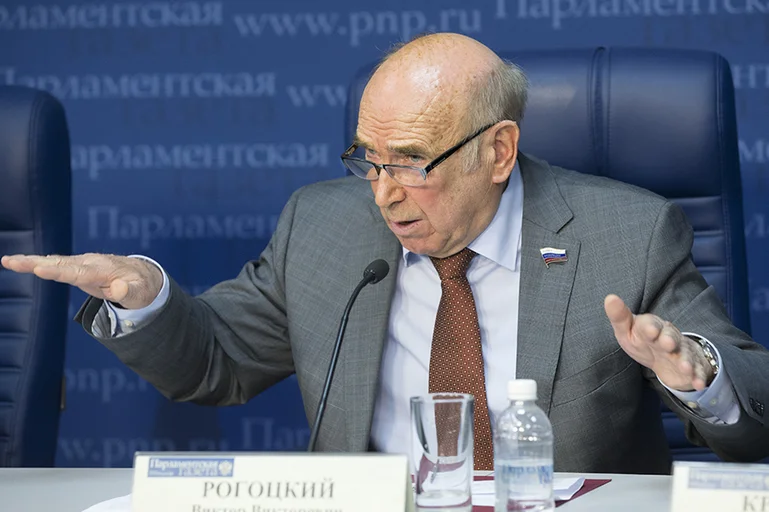 Член Комитета Совета Федерации по экономической политике, руководитель рабочей группы Совета Федерации по энергетике, энергосбережению и повышению энергетической эффективности Виктор Рогоцкий