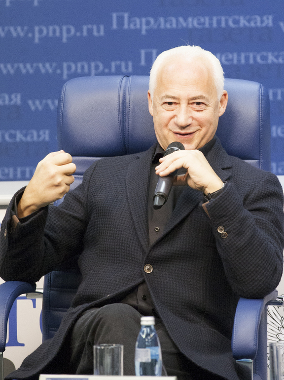 Президент Московского Международного Дома музыки, художественный руководитель и главный дирижёр Государственного камерного оркестра «Виртуозы Москвы» Владимир Спиваков