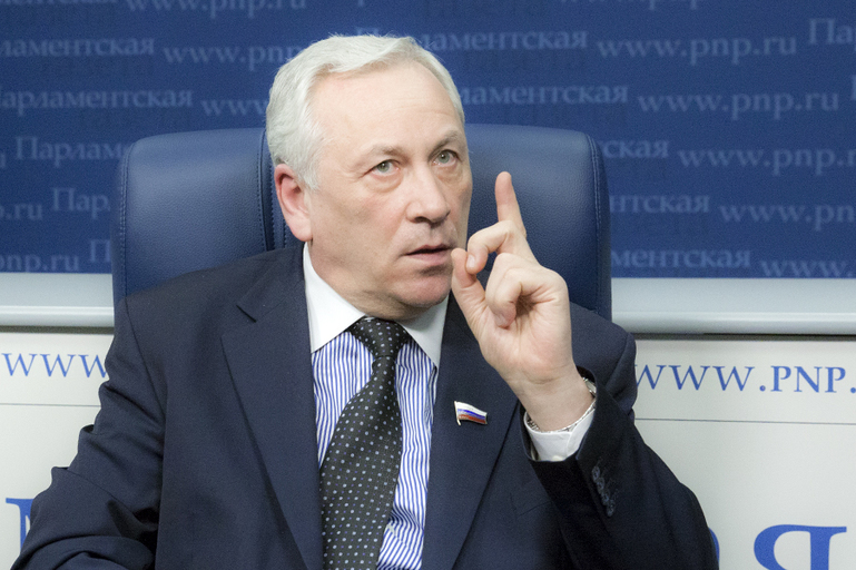 Первый заместитель председателя комитета Госдумы по энергетике Юрий Липатов