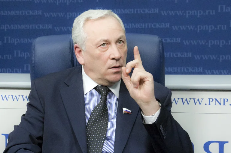 Первый заместитель председателя комитета Госдумы по энергетике Юрий Липатов