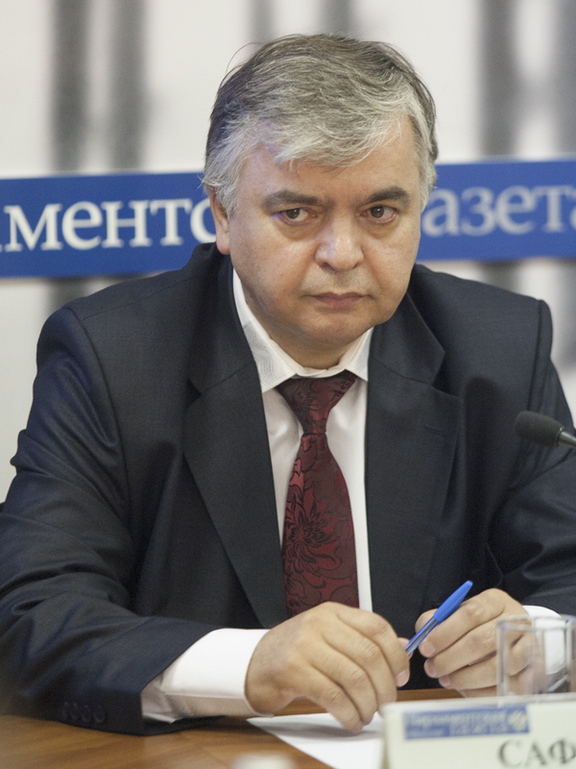 Председатель комиссии по Ирану Московской торгово-промышленной палаты, главный редактор журнала «Деловой Иран» Раджаб Сафаров 