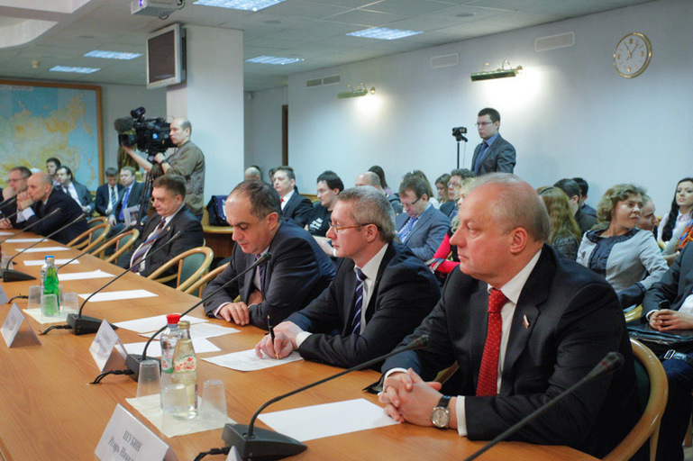 Участники заседания - члены СФ