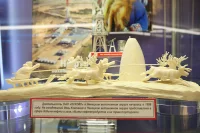 Косторезная скульптурная группа создана ненцами при поддержке нефтяных компаний, поддерживающих коренные малочисленные народы