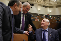 Перед заседанием