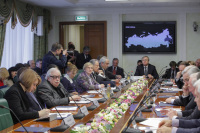 За круглым столом