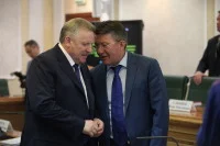 Земляки-дальневосточники: губернатор Вячеслав Шпорт и сенатор от Хабаровского края Виктор Озеров (справа)