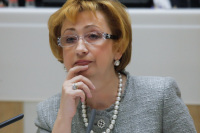 Лариса Пономарева призывает к ограничению табакокурения