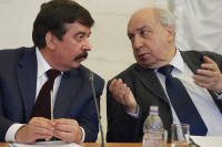Заместитель руководителя Аппарата Счетной Палаты РФ Сергей Шахрай и директор Института всеобщей истории РАН Александр Чубарьян