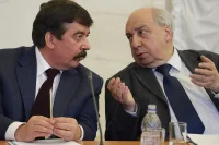 Заместитель руководителя Аппарата Счетной Палаты РФ Сергей Шахрай и директор Института всеобщей истории РАН Александр Чубарьян