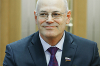 Заслуженный врач РФ, д.м.н., член Комитета Совета Федерации по социальной политике Владимир Круглый
