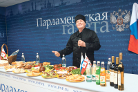 Гостей угощали блюдами грузинской кухни