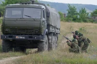 Вооруженные силы Южной Осетии немногочисленны, но отличаются высокой боеспособностью. Полевые учения здесь - рутинная часть воинской службы