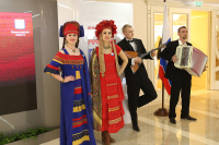 Выступление фольклорного ансамблая на открытии выставки