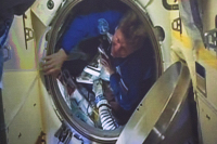 Командир Союза Геннадий Падалка первым перешел на МКС