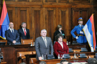 Помимо принятия законов республиканский парламент утверждает правительство, судей конституционного суда, главного прокурора, ратифицирует международные договоры, расписывает референдумы, контролирует работу служб безопасности, одобряет стратегию в области