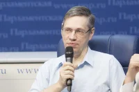Доктор экономических наук, профессор, заместитель директора Института Дальнего Востока РАН, руководитель Центра экономических и социальных исследований Китая ИДВ РАН Андрей Островский