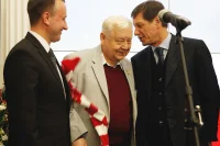 Первый зам.председатель Госдумы Александр Жуков (справа) и уроженец Саратова Олег Табаков