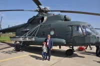 На фоне полицейской версии транспортно-штурмового вертолёта Ми-8АМТШ (оснащён броневой защитой и аппаратурой ночного видения). Экспортная версия машины получила заграницей прозвище Терминатор