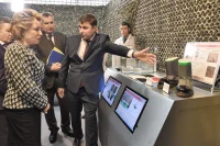 Накануне «правительственного часа» Валентина Матвиенко и Дмитрий Рогозин осмотрели выставку 