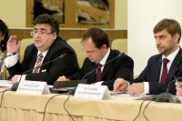 Председатель Комитета по информационной политике Алексей Митрофанов, министр культуры Владимир Мединский и Сергей Железняк
