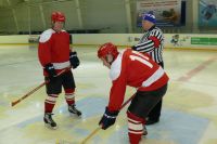 Вбрасывание проводит Андрей Бычков, председатель костромской облдумы