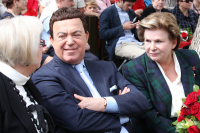 Актриса Светлана Крючкова, депутаты Государственной Думы Иосиф Кобзон и Валентина Терешкова