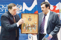 Директор НП Святые Лавры Руси Православной Владимир Березовский подарил президенту фонда Единение русского и грузинского народа Владимиру Хомерики икону