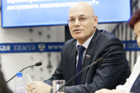 Член Комитета Совета Федерации по социальной политике, Заслуженный врач РФ Владимир Игоревич Круглый