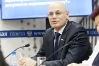 Член Комитета Совета Федерации по социальной политике, Заслуженный врач РФ Владимир Игоревич Круглый