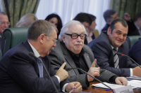 Докладывает Анатолий Лысенко