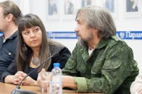 Представитель Луганской народной республики в Москве Ирина Шабловская и луганский ополченец Сергей Клочко