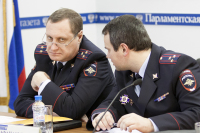 Заместитель начальника ГУВД МВД России, полковник полиции Александр Грищенко и главный специалист УОО ГУВО МВД России, полковник полиции Михаил Афанасьев