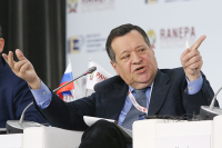 Андрей Макаров