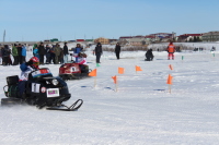 Простота управления снегоходом, особенно Бураном - кажущаяся. Чтобы не перевернуться, приходится отчаянно балансировать и не выкручивать руль слишком сильно