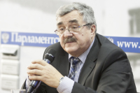 Замдиректора Института стран СНГ, политолог Владимир Жарихин