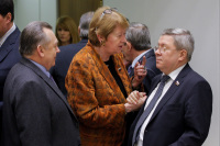 Перед заседанием