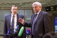 На вопросы журналистов отвечают Максим Матюшкин (слева) и Владимир Соловьев