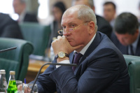 Член Комитета СФ по конституционному законодательству, правовым и судебным вопросам, развитию гражданского общества Альберт Кажаров