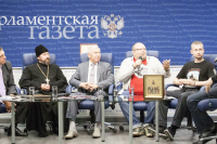 В ходе беседы речь шла о том, насколько актуален пример сегодня наследие преподобного Сергия Радонежского как охранителя и сберегателя русских традиций, вечно напоминающим о себе, о священном, непреходящем долге защиты Веры и Отечества, духовного служения