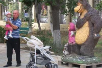 В последние годы в Южной Осетии зафиксирован всплеск рождаемости. Не в последнюю очередь - благодаря возможности получить сертификат на материнский капитал, не выезжая из республики.
