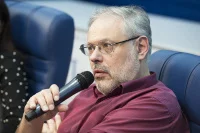 Михаил Хазин