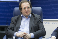 Профессор кафедры фондового рынка и рынка инвестиций ВШЭ, ведущий научный сотрудник Института прикладных экономических исследований РАНХиГС Александр Абрамов