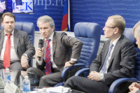 Участники дискуссии