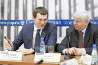 Депутат Михаил Дегтярёв и первый заместитель генерального конструктора корпорации «Энергия», руководитель полётов Владимир Соловьёв