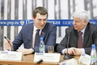 Депутат Михаил Дегтярёв и первый заместитель генерального конструктора корпорации «Энергия», руководитель полётов Владимир Соловьёв