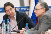 Руководитель Научно-учебного комплекса «Специальное машиностроение» МГТУ им. Н.Э. Баумана Владимир Калугин и редактор отдела Общество Дмитрий Олишевский