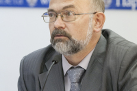 Замдекана факультета документоведения Историко-архивного института РГГУ Александр Сенин