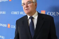 Владимир Варнавский со свежим номером Парламентской газеты