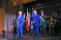 Антон Цветков и вице-спикер Государственной думы генерал-полковник Владимир Васильев торжественно открывают церемонию вручения Федеральной премии «ОФИЦЕРЫ РОССИИ».